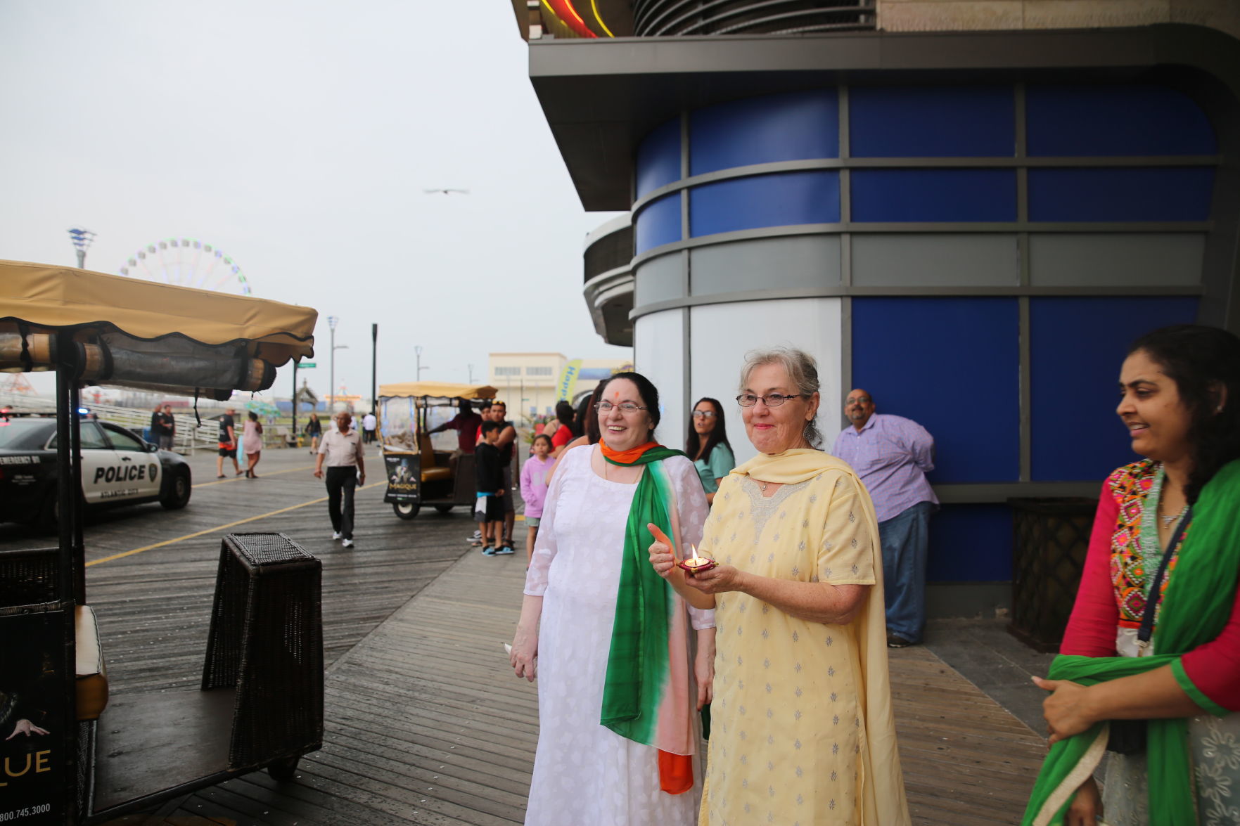 081118_gal_parade (16)